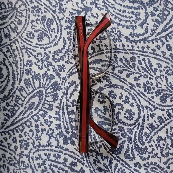 Gucci Glasses - Picture 3 of 8